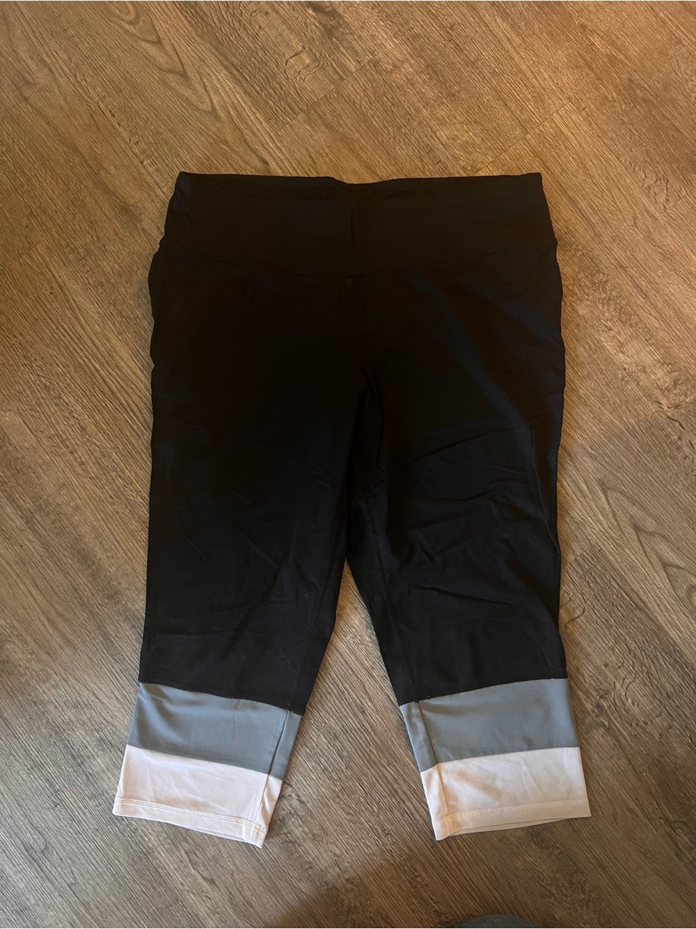 Black Colorblock Capris with Gray & White Trim Size 18/20